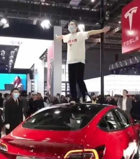 网友爆料特斯拉加塞视频,网友曝光现场视频 第1张 网友爆料特斯拉加塞视频,网友曝光现场视频 第1张